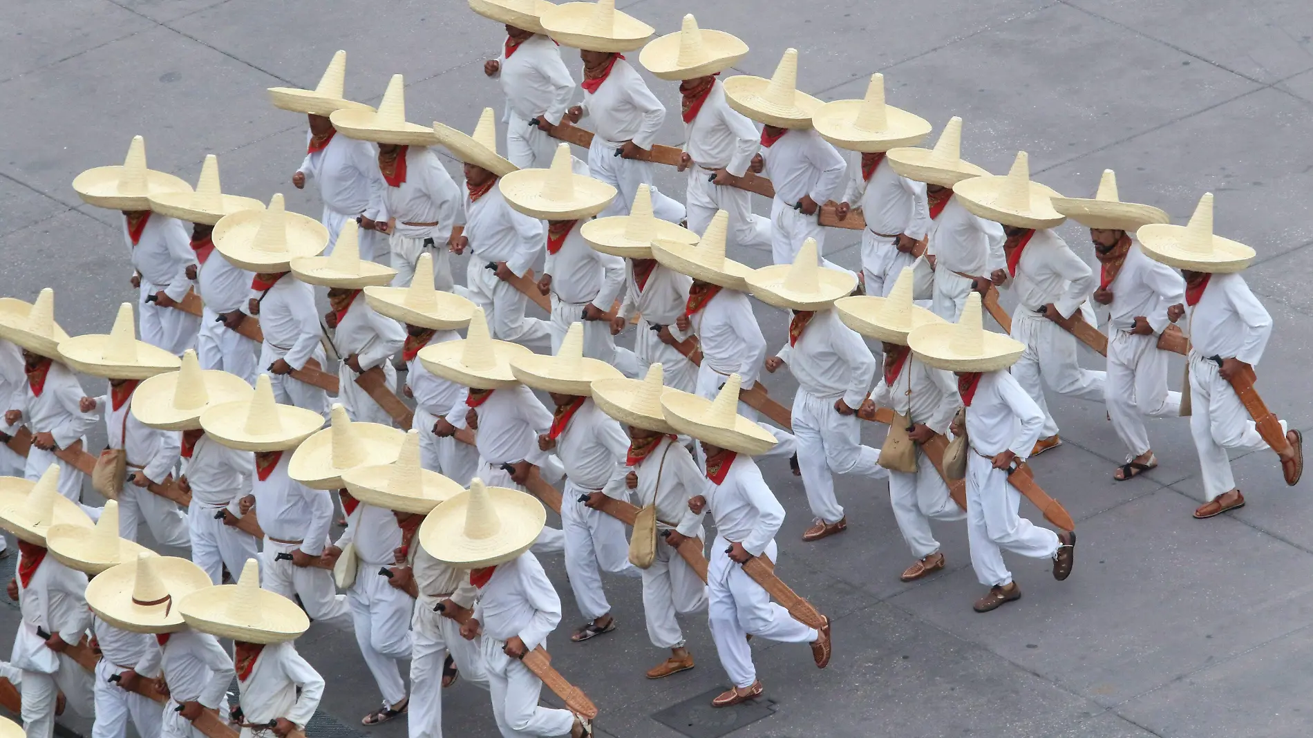 904777_Desfile Día de la Revolución-22_impreso